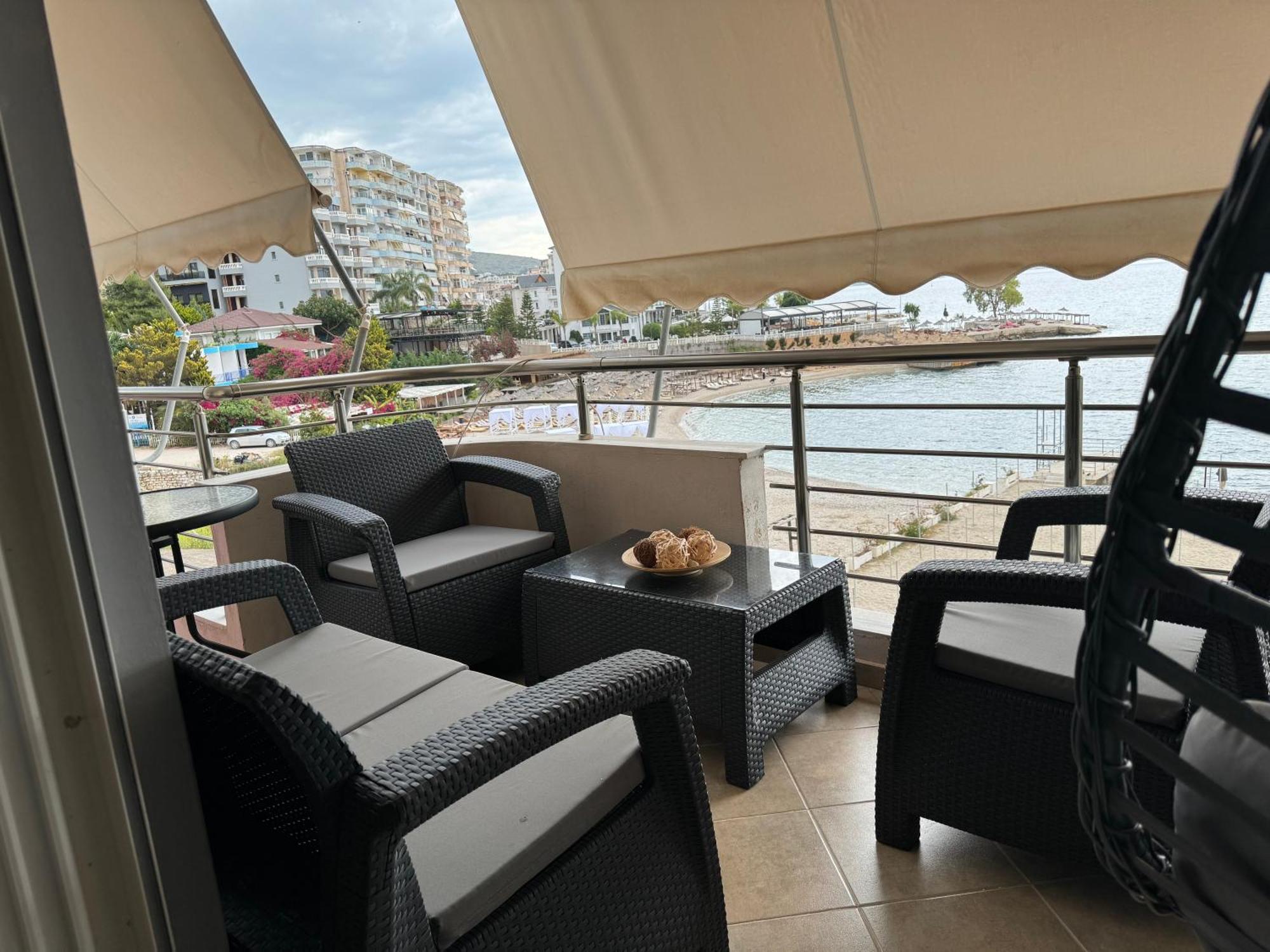 Leon Sea View Apartment Sarandë Eksteriør billede